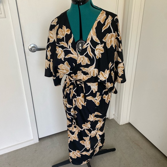 Maison Du Soir Selena Kimono S/M Black Gold Floral Belt Duster Jacket Robe. EUC - Picture 3 of 8